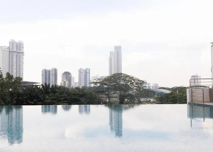Seaview Condo Near Rf Mall, Food Court & Free Netflix