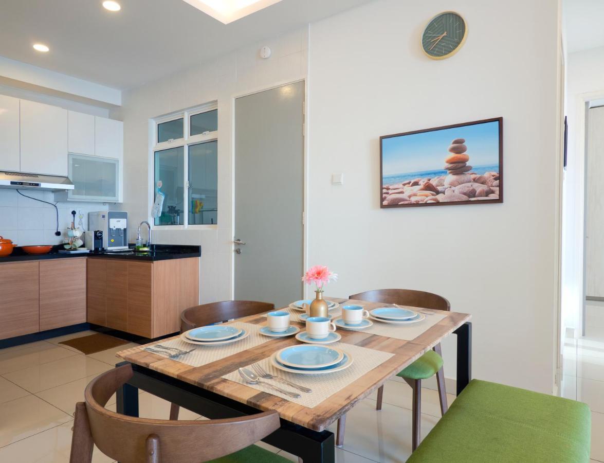 Seaview Near Rf Mall, Food Court & Free Netflix Apartment