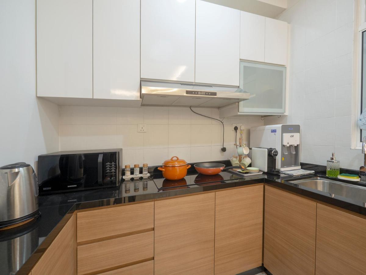 Seaview Near Rf Mall, Food Court & Free Netflix