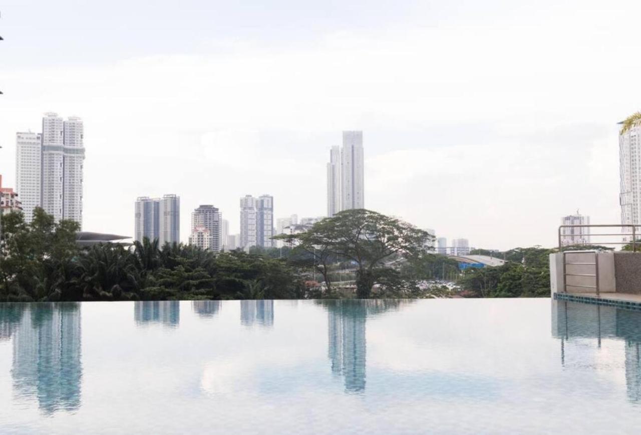 Seaview Near Rf Mall, Food Court & Free Netflix *